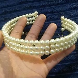 Pearl chocker